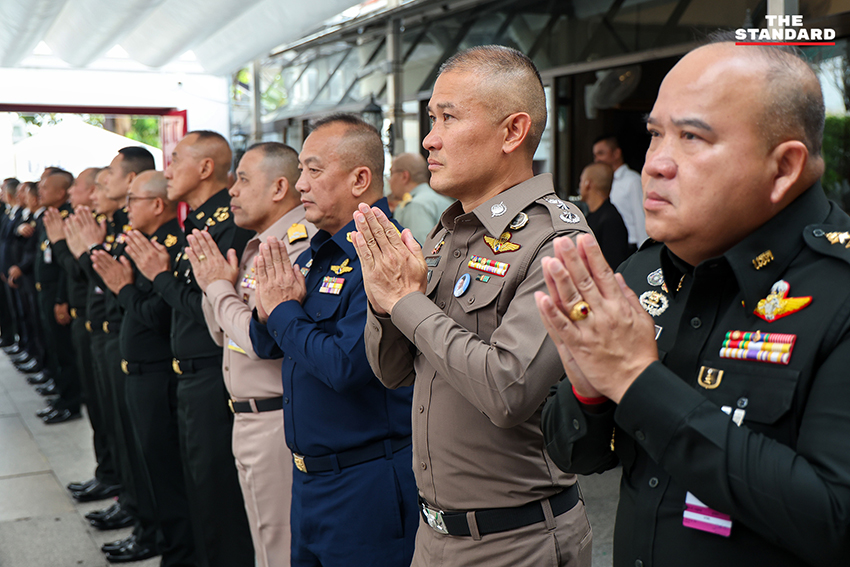 รัฐมนตรีว่าการกระทรวงกลาโหม พล.ท. อดุลย์ บุญธรรมเจริญ เป็นประธานพิธีบวงสรวงศาลหลักเมือง เนื่องในวันครบรอบ 244 ปี 4