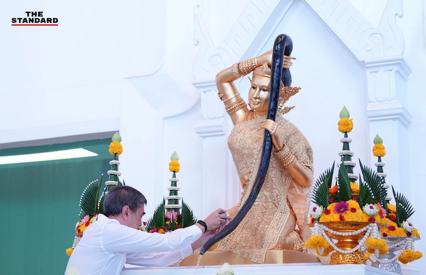 อภิสิทธิ์ เวชชาชีวะ และแกนนำพรรคประชาธิปัตย์ ในงานทำบุญครบรอบ 80 ปีพรรค พร้อมประกาศโรดแมปและเป็นเจ้าภาพประชุมพรรคเสรีนิยมโลก 1