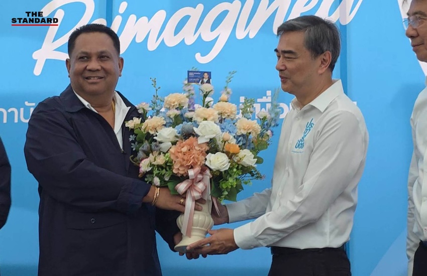 อภิสิทธิ์ เวชชาชีวะ และแกนนำพรรคประชาธิปัตย์ ในงานทำบุญครบรอบ 80 ปีพรรค พร้อมประกาศโรดแมปและเป็นเจ้าภาพประชุมพรรคเสรีนิยมโลก 10