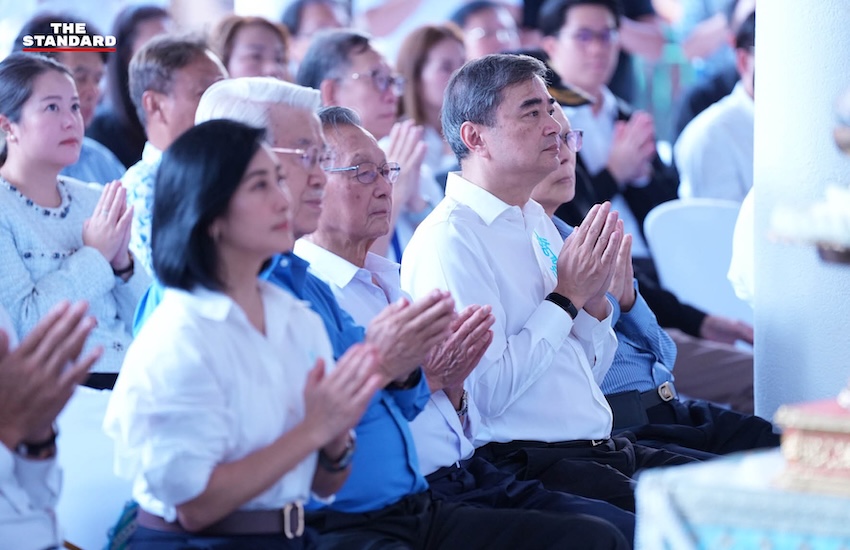 อภิสิทธิ์ เวชชาชีวะ และแกนนำพรรคประชาธิปัตย์ ในงานทำบุญครบรอบ 80 ปีพรรค พร้อมประกาศโรดแมปและเป็นเจ้าภาพประชุมพรรคเสรีนิยมโลก 3