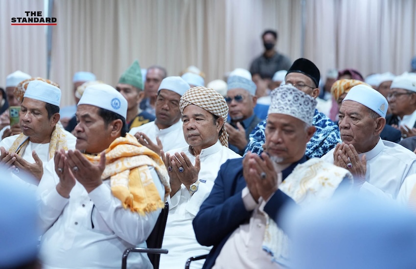 อภิสิทธิ์ เวชชาชีวะ และแกนนำพรรคประชาธิปัตย์ ในงานทำบุญครบรอบ 80 ปีพรรค พร้อมประกาศโรดแมปและเป็นเจ้าภาพประชุมพรรคเสรีนิยมโลก 4