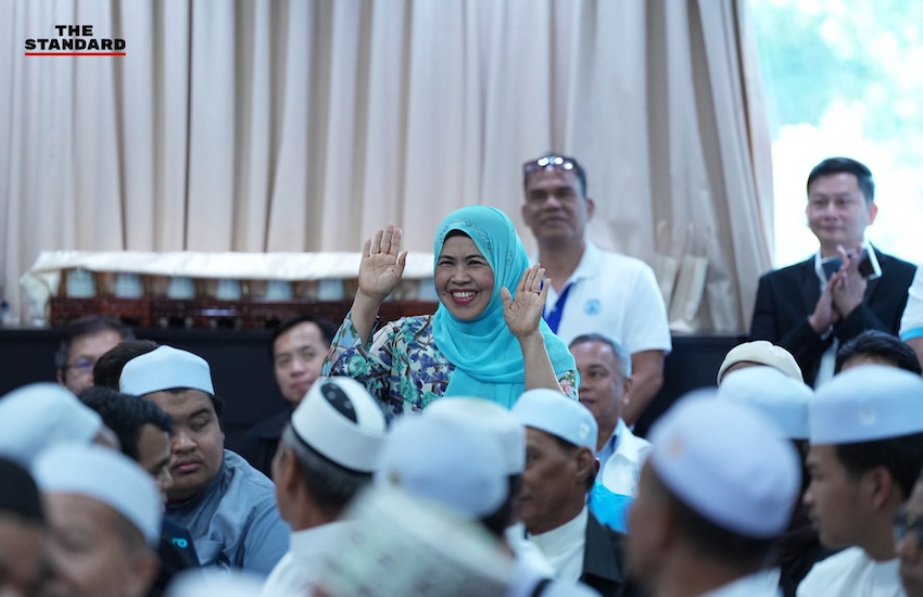 อภิสิทธิ์ เวชชาชีวะ และแกนนำพรรคประชาธิปัตย์ ในงานทำบุญครบรอบ 80 ปีพรรค พร้อมประกาศโรดแมปและเป็นเจ้าภาพประชุมพรรคเสรีนิยมโลก 5