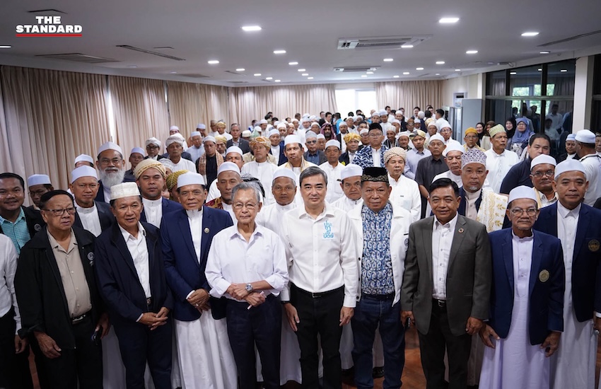 อภิสิทธิ์ เวชชาชีวะ และแกนนำพรรคประชาธิปัตย์ ในงานทำบุญครบรอบ 80 ปีพรรค พร้อมประกาศโรดแมปและเป็นเจ้าภาพประชุมพรรคเสรีนิยมโลก 7