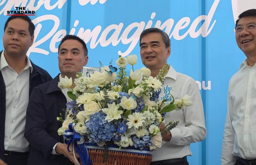 อภิสิทธิ์ เวชชาชีวะ และแกนนำพรรคประชาธิปัตย์ ในงานทำบุญครบรอบ 80 ปีพรรค พร้อมประกาศโรดแมปและเป็นเจ้าภาพประชุมพรรคเสรีนิยมโลก 9