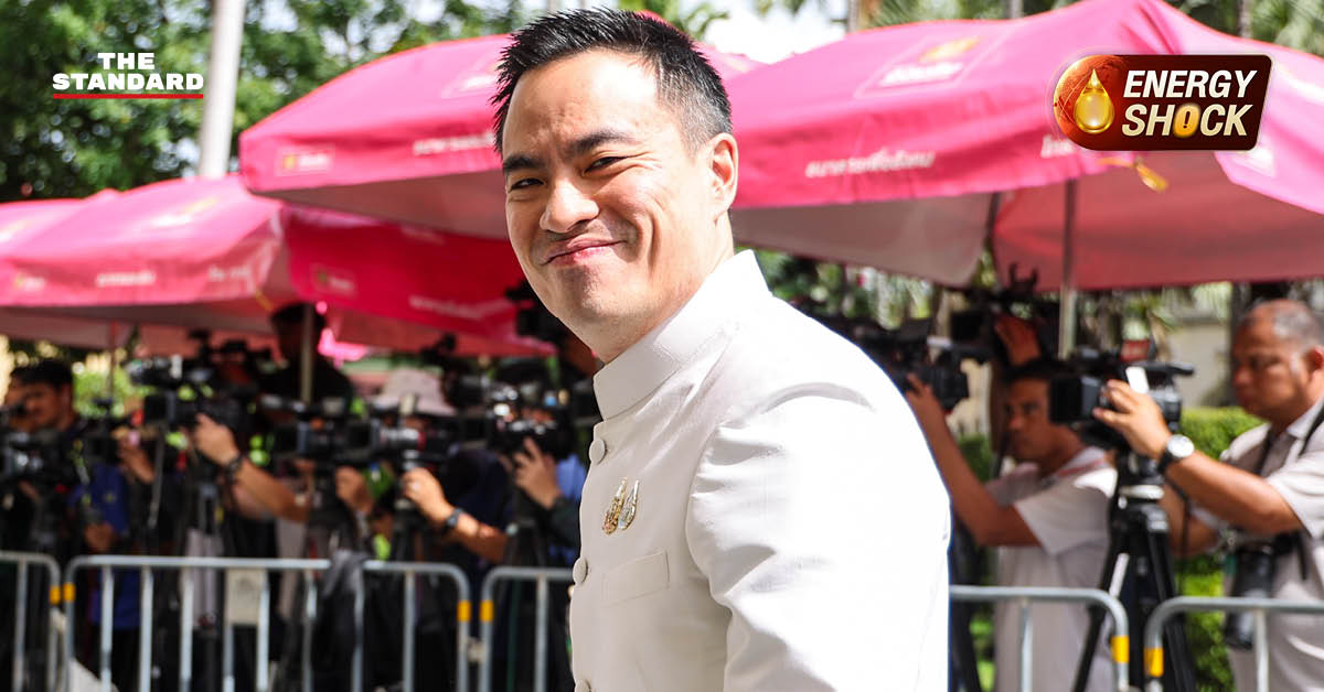 เอกนัฏ พร้อมพันธุ์ รัฐมนตรีว่าการกระทรวงพลังงาน แถลงข่าวเรื่องการปรับโครงสร้างค่าไฟฟ้า