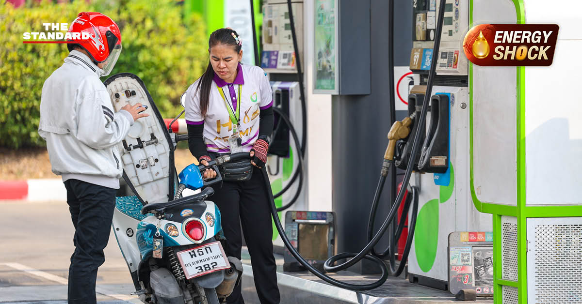 ภาพอินโฟกราฟิกแสดงสถานการณ์สำรองน้ำมันของไทยคงเหลือ 106 วัน พร้อมมาตรการลดค่าครองชีพจาก ศบก. ได้แก่ โครงการไทยช่วยไทยและธงฟ้า