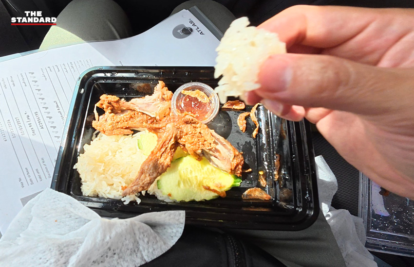 ภาพวิศวกรไทยเดินทางกลับบ้านจากอ่าวเปอร์เซีย ท่ามกลางสถานการณ์ฉุกเฉิน 11