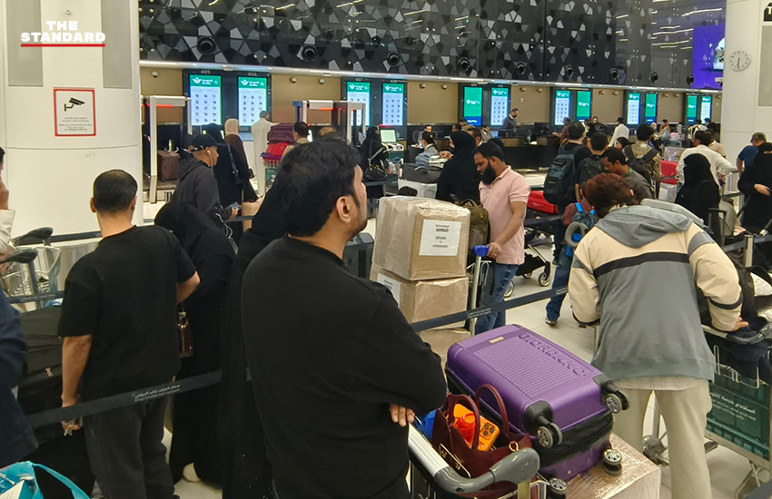 ภาพวิศวกรไทยเดินทางกลับบ้านจากอ่าวเปอร์เซีย ท่ามกลางสถานการณ์ฉุกเฉิน 13