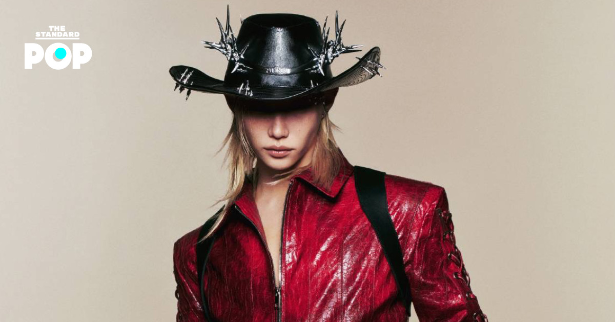 ภาพ Felix วง Stray Kids ในแคมเปญหมวกคาวบอยคอลเล็กชัน Desert Cowboy ของ ATiiSSU