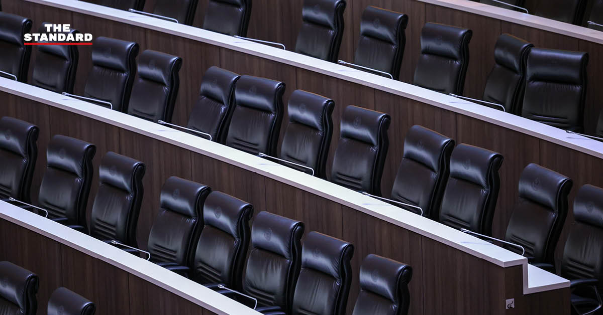 ภาพอินโฟกราฟิก แสดงการแบ่งเก้าอี้ประธานกรรมาธิการสามัญ 35 คณะ ของ 6 พรรคการเมือง