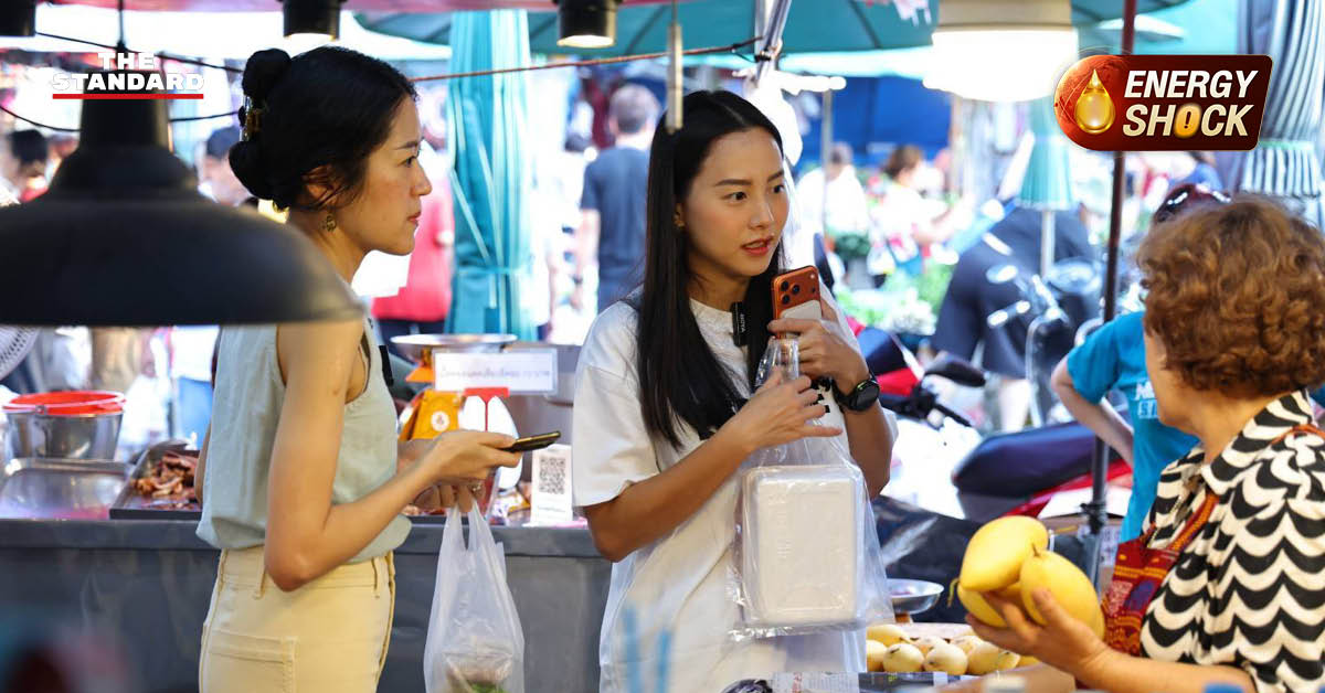 ไอซ์ รักชนก และ ช่อ พรรณิการ์ ลงพื้นที่สำรวจเศรษฐกิจที่ตลาดนัดท่าน้ำนนท์ช่วงสงกรานต์