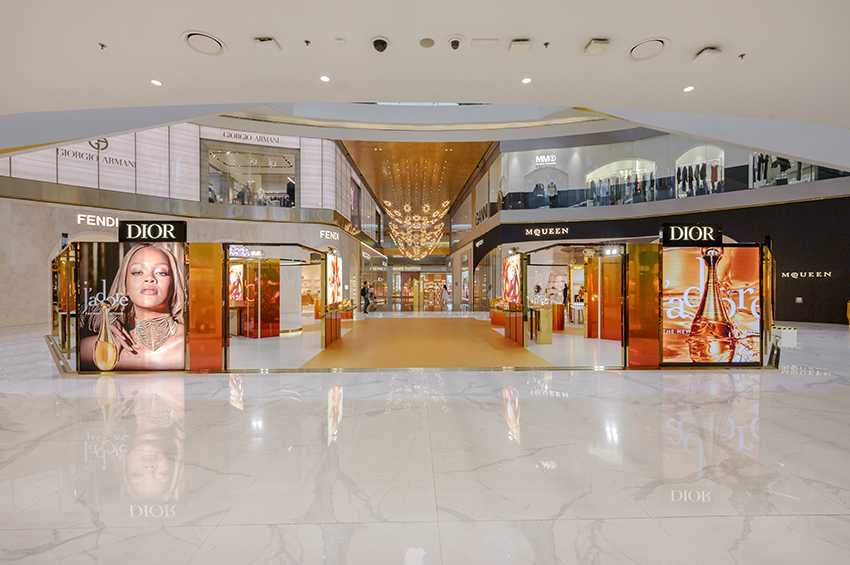 ภาพบรรยากาศป๊อปอัพ J’ADORE ของ DIOR ที่ ICONSIAM 8