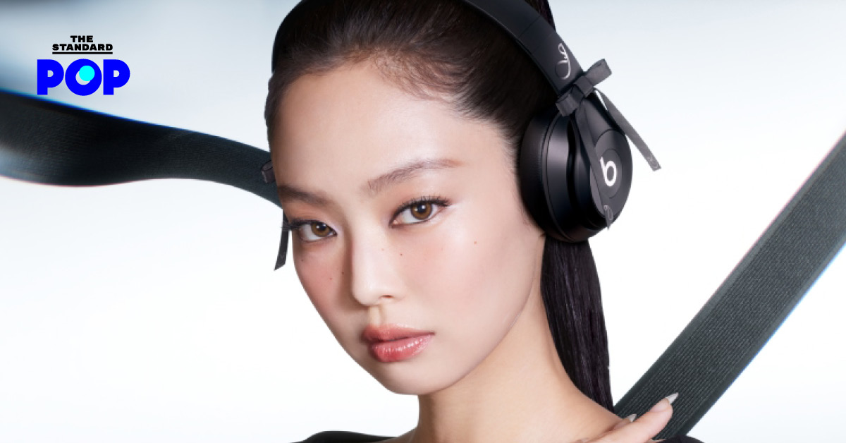 หูฟัง Beats Solo 4 รุ่น Onyx Black สีดำสนิท พร้อมดีเทลริบบิ้นซิกเนเจอร์ ออกแบบร่วมกับ JENNIE