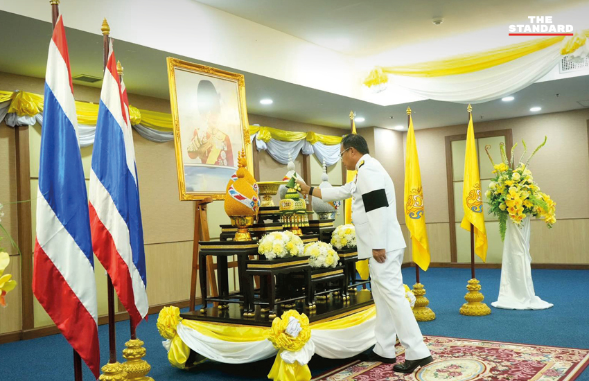 จิรุตม์ วิศาลจิตร ขณะรับสนองพระบรมราชโองการโปรดเกล้าฯ แต่งตั้งเป็นกรรมการการเลือกตั้ง 1