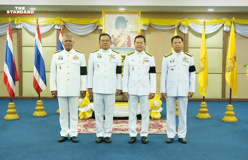 จิรุตม์ วิศาลจิตร ขณะรับสนองพระบรมราชโองการโปรดเกล้าฯ แต่งตั้งเป็นกรรมการการเลือกตั้ง 3