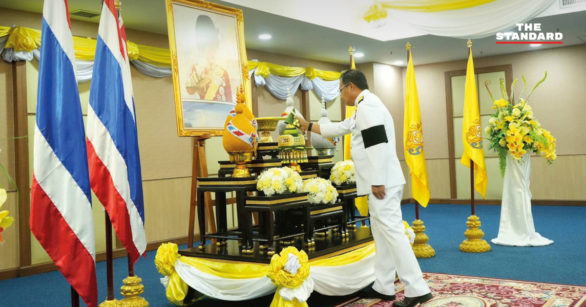 จิรุตม์ วิศาลจิตร ขณะรับสนองพระบรมราชโองการโปรดเกล้าฯ แต่งตั้งเป็นกรรมการการเลือกตั้ง