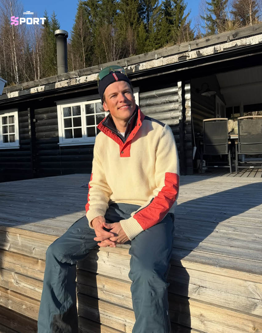 โยฮันเนส ฮอสโฟลต เคลโบ นักสกีโอลิมปิกชาวนอร์เวย์ กำลังแข่งขันสกีครอสคันทรีด้วยความมุ่งมั่น 3