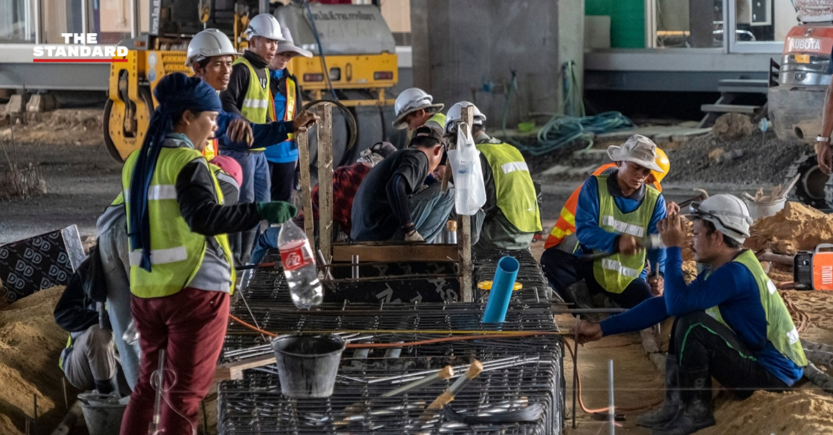 จุลพันธ์ อมรวิวัฒน์ รมว.แรงงาน แถลงข่าวเรื่องสิทธิลูกจ้างในวันแรงงาน โดยมีข้อความระบุสิทธิวันหยุดและค่าจ้างเพิ่ม