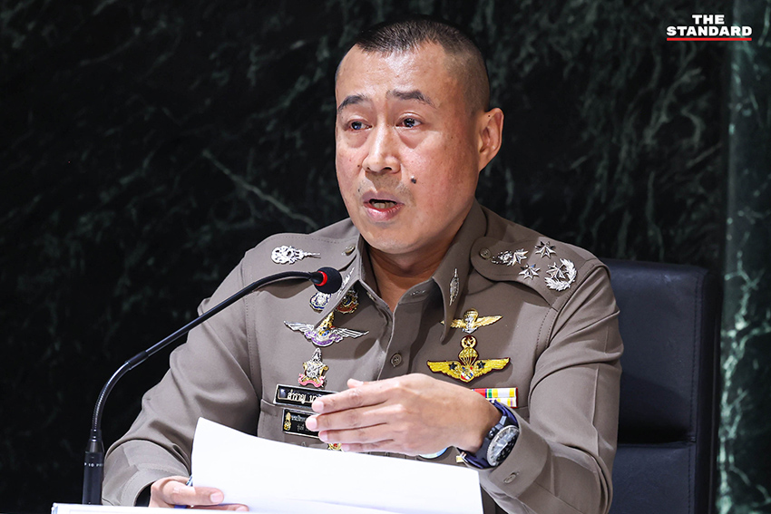 พล.ต.ท.รุทธพล เนาวรัตน์ รัฐมนตรีว่าการกระทรวงยุติธรรม แถลงข่าวผลการตรวจสอบคลังน้ำมัน 4 แห่ง 4