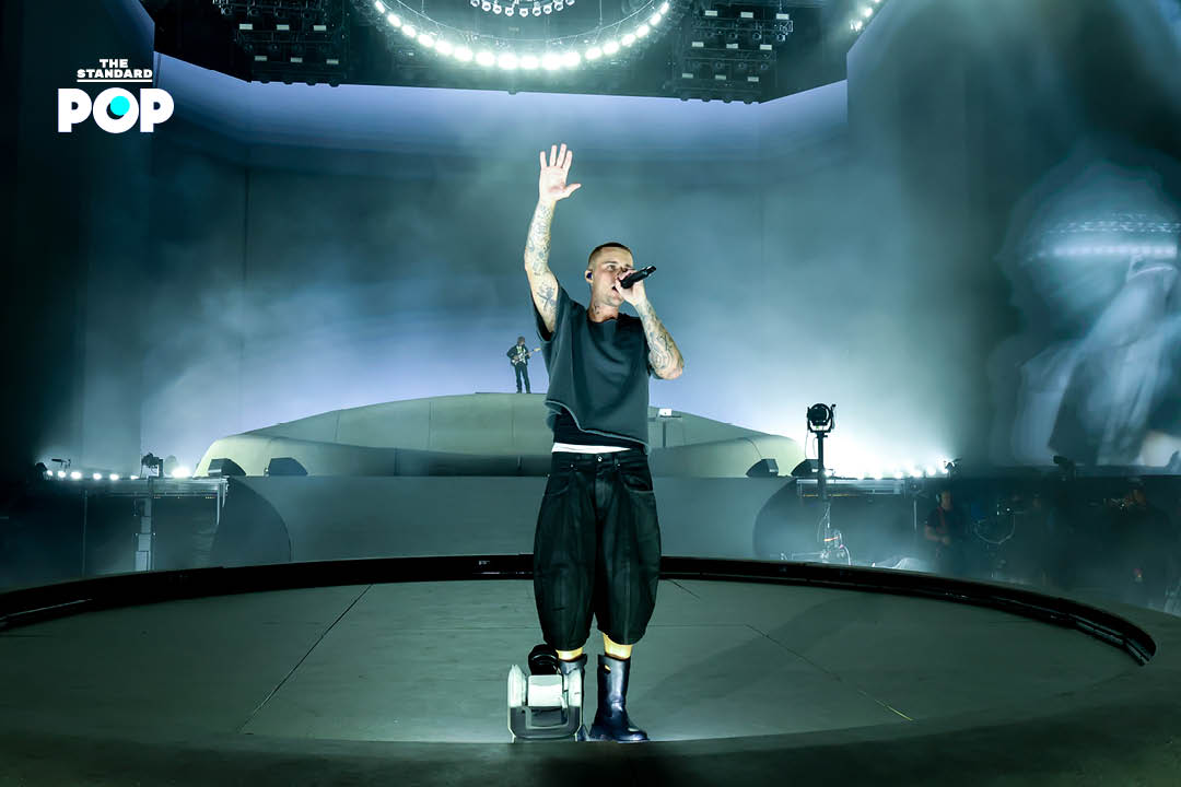Justin Bieber กำลังแสดงบนเวที Coachella อย่างมีพลังและรอยยิ้ม 1