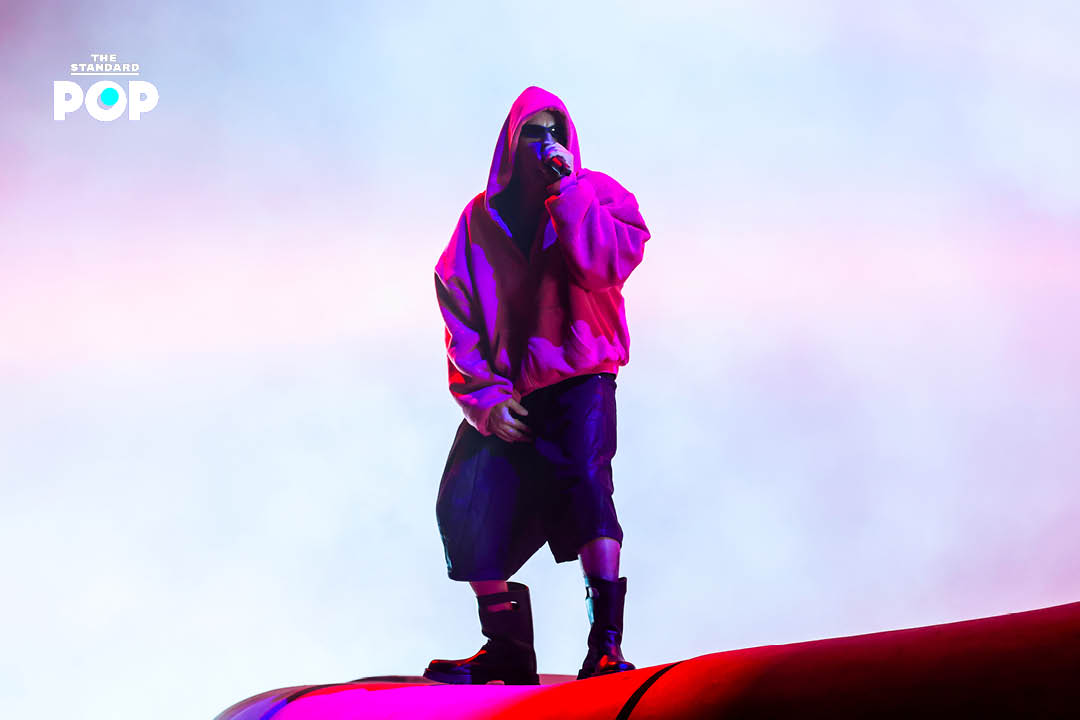 Justin Bieber กำลังแสดงบนเวที Coachella อย่างมีพลังและรอยยิ้ม 2