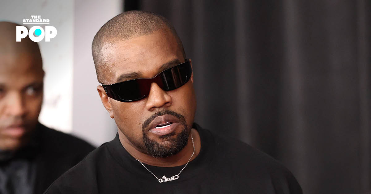 Kanye West หรือ Ye ขณะเดินบนพรมแดงในงาน Grammy Awards