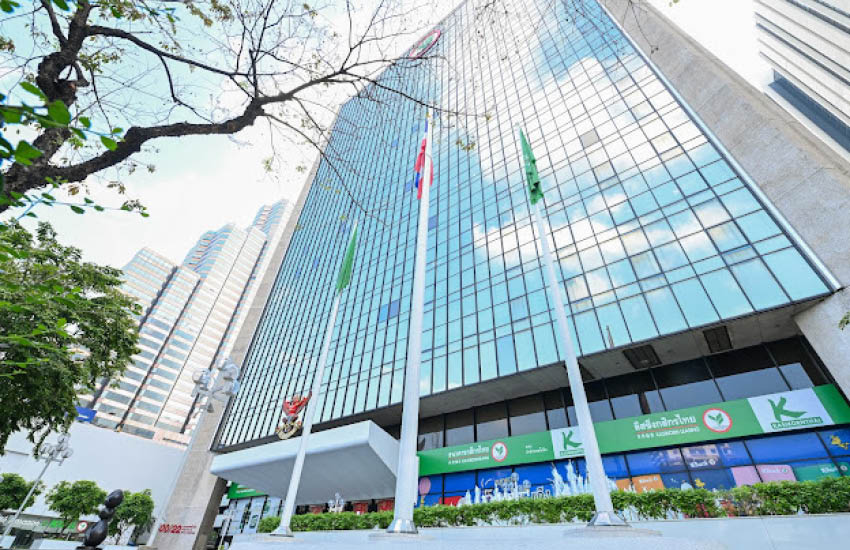 ภาพประกอบแสดงถึงความสำเร็จของ KBank ในการคว้ารางวัล Forbes World's Best Banks 3 ปีซ้อน โดยเน้นกลยุทธ์สร้างความเชื่อมั่น 5