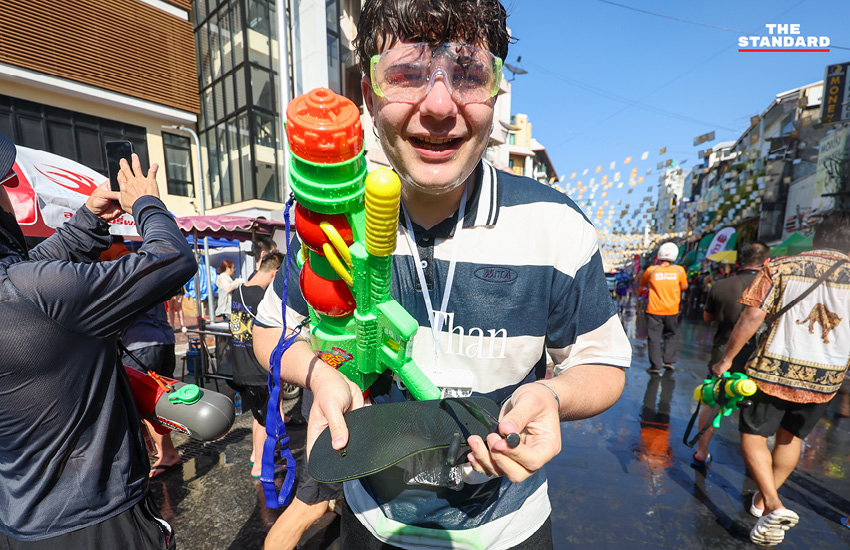 ภาพบรรยากาศงานสงกรานต์ที่ ถนนข้าวสาร คึกคักไปด้วย นักท่องเที่ยวต่างชาติ 12