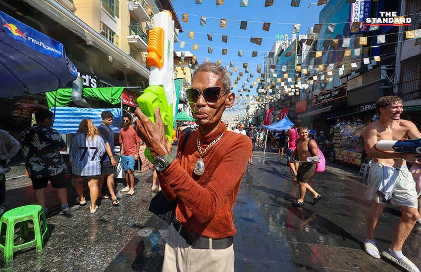 ภาพบรรยากาศงานสงกรานต์ที่ ถนนข้าวสาร คึกคักไปด้วย นักท่องเที่ยวต่างชาติ 18