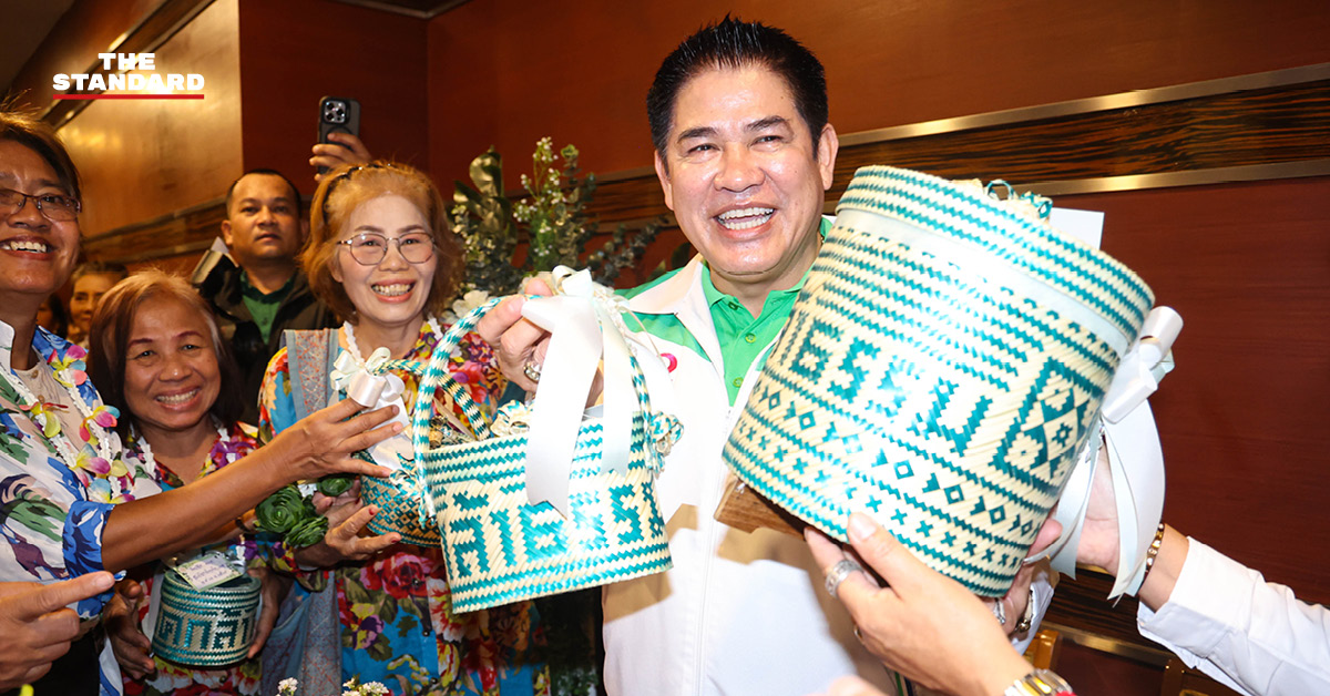ภาพการประชุมใหญ่สามัญ พรรคกล้าธรรม ปรับโครงสร้าง กก.บห.ใหม่ มี ร.อ. ธรรมนัส พรหมเผ่า เป็นหัวหน้าพรรค และ นฤมล ภิญโญสินวัฒน์ เป็นเหรัญญิก