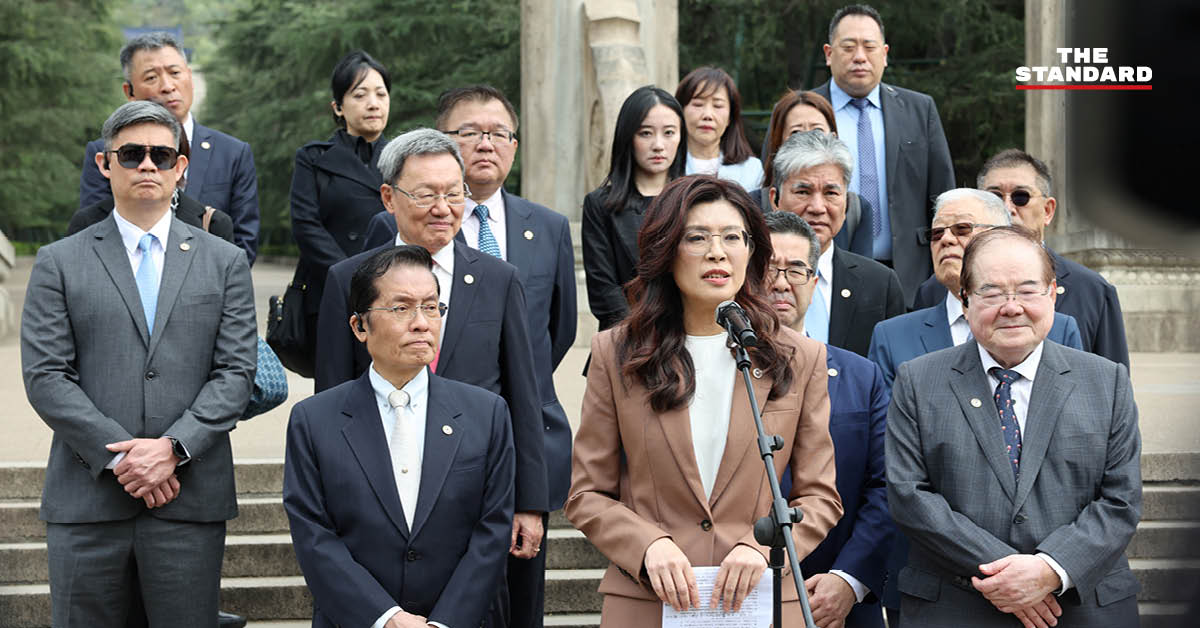 สีจิ้นผิง ประธานาธิบดีจีน ต้อนรับ เจิ้งลี่เหวิน ผู้นำ พรรคก๊กมินตั๋ง ฝ่ายค้านไต้หวัน ที่กรุงปักกิ่ง