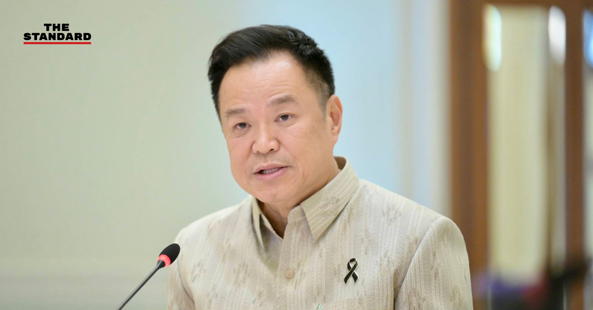 อนุทิน ชาญวีรกูล นายกรัฐมนตรี พูดคุยกับ พล.อ. เกรียงไกร ศรีรักษ์ อดีตแม่ทัพภาคที่ 4 หารือลดเหตุรุนแรงชายแดนใต้