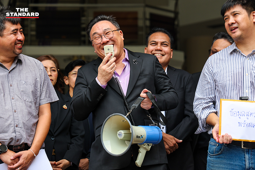 ษัษฐรัมย์ ธรรมบุษดี พร้อมตัวแทน ยื่นหนังสือถึง จุลพันธ์ อมรวิวัฒน์ รมว. แรงงาน เร่งนำ ‘บำนาญสูตร CARE’ เข้า ครม. 2