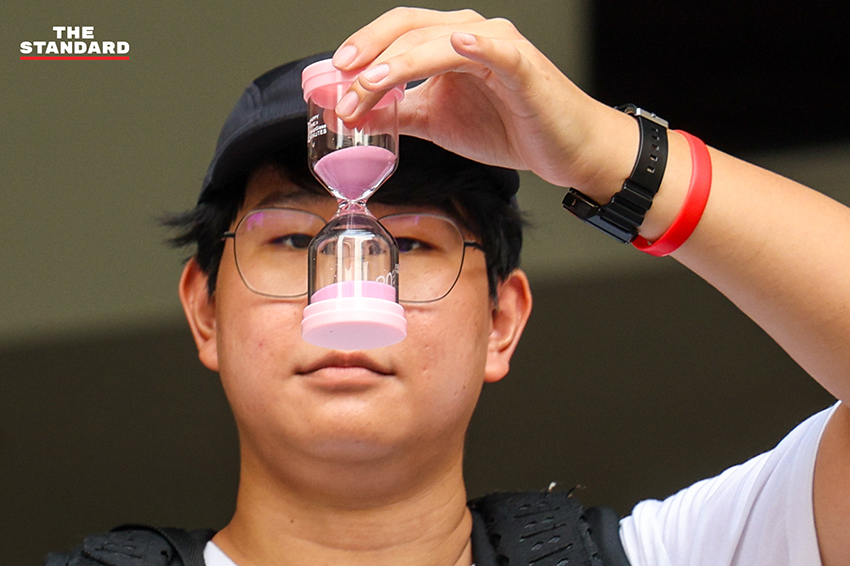 ษัษฐรัมย์ ธรรมบุษดี พร้อมตัวแทน ยื่นหนังสือถึง จุลพันธ์ อมรวิวัฒน์ รมว. แรงงาน เร่งนำ ‘บำนาญสูตร CARE’ เข้า ครม. 4