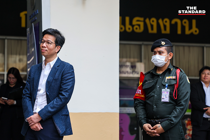 ษัษฐรัมย์ ธรรมบุษดี พร้อมตัวแทน ยื่นหนังสือถึง จุลพันธ์ อมรวิวัฒน์ รมว. แรงงาน เร่งนำ ‘บำนาญสูตร CARE’ เข้า ครม. 5