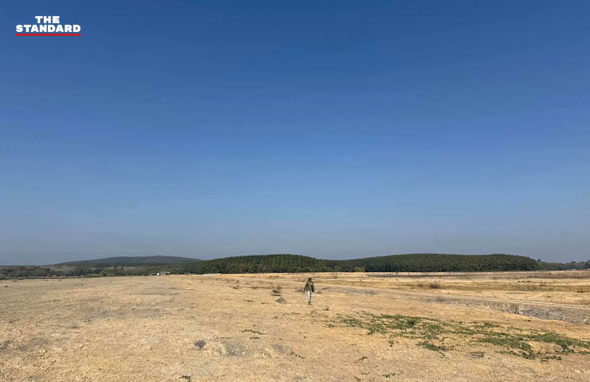 ภาพมุมสูงเวียงหนองหล่ม แสดงถึงการเปลี่ยนแปลงจากพื้นที่ชุ่มน้ำสู่โครงการอ่างเก็บน้ำขนาดใหญ่ 7