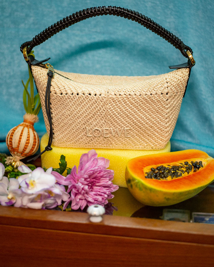 ภาพจากแคมเปญ LOEWE Songkran ที่นำเสนอการเฉลิมฉลองเทศกาลสงกรานต์ของประเทศไทย 5