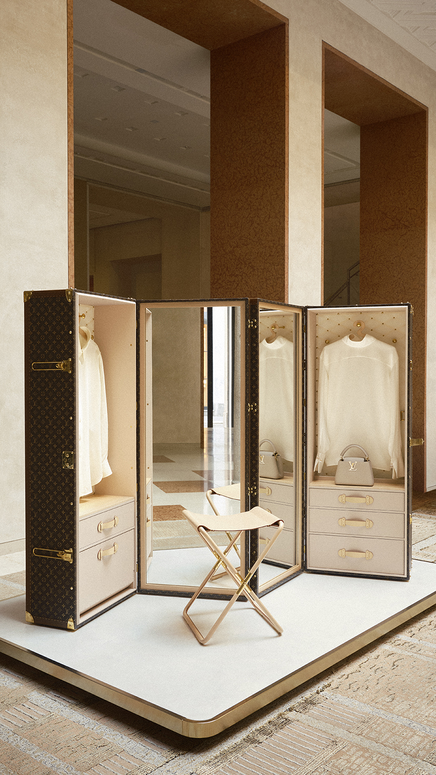 ภาพรวมบรรยากาศคอลเล็กชัน Louis Vuitton Objets Nomades ที่ Milan Design Week 2026 7