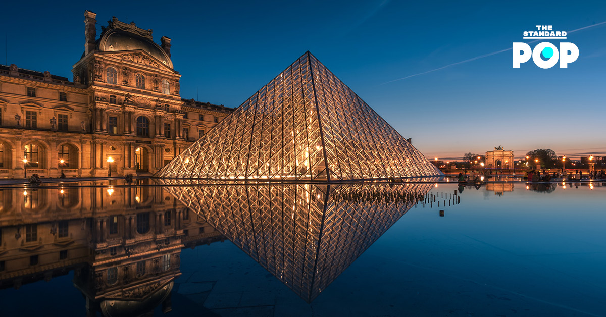 พิพิธภัณฑ์ Louvre พีระมิดแก้วส่องสว่างในยามค่ำคืน