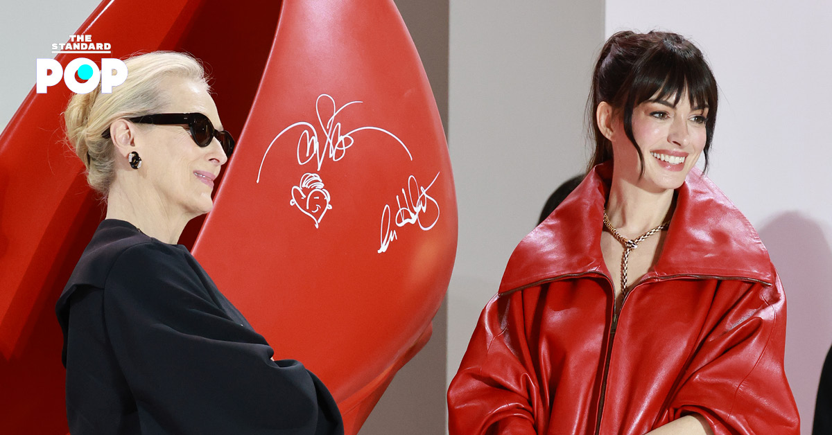 เมอริล สตรีป และ แอนน์ แฮททาเวย์ ในงานพรมแดง