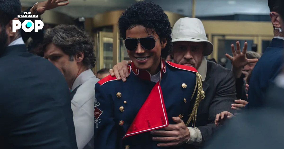 ภาพโปรโมทภาพยนตร์ ‘Michael’ และโลโก้ Spotify แสดงยอดผู้ฟัง Michael Jackson ที่เพิ่มขึ้น