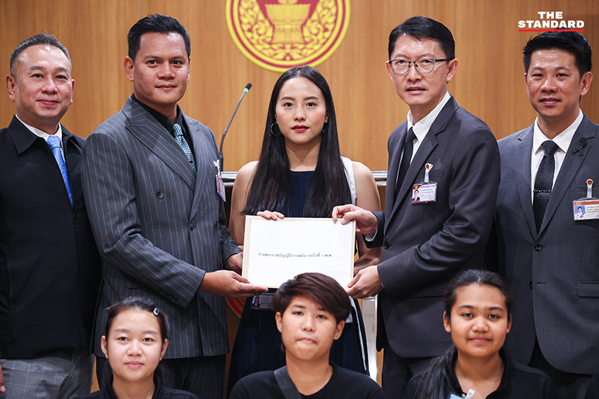 สส. พรรคประชาชนพร้อมนายกสมาคมกีฬาบิลเลียด และอดีตนักกีฬาสนุกเกอร์ ยื่นร่างแก้ไข พ.ร.บ. การพนัน ปลดล็อกสนุกเกอร์ 1