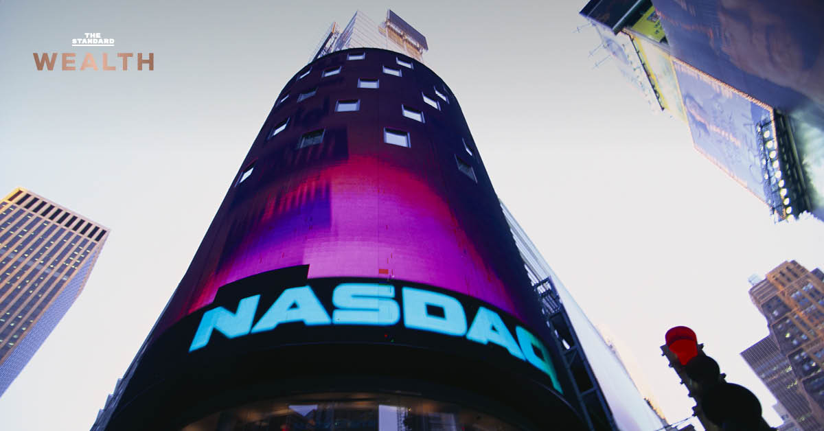 ภาพอาคารตลาดหลักทรัพย์ Nasdaq พร้อมข้อความ Nasdaq ปิดบวก 13 วันรวด สถิตินานสุดตั้งแต่ปี 1992
