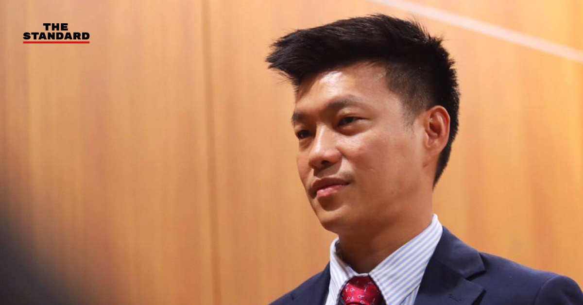 ณัฐพงษ์ เรืองปัญญาวุฒิ หัวหน้าพรรคประชาชน ให้สัมภาษณ์เรื่องการเปิดตัว ครม.เงา