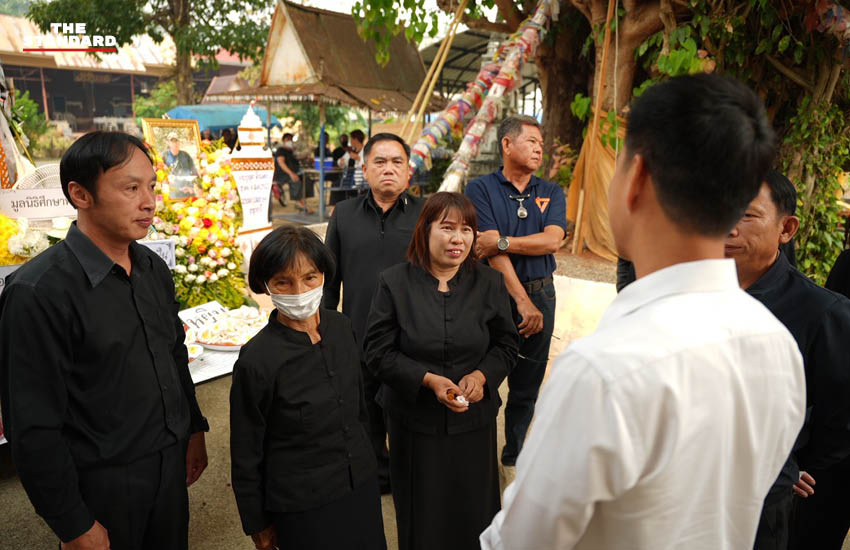 ณัฐพงษ์ เรืองปัญญาวุฒิ หัวหน้าพรรคประชาชน พร้อม ส.ส. พรรคประชาชน และทีมงาน ร่วมไว้อาลัย อาสาดับไฟป่าผู้เสียชีวิตจากปฏิบัติหน้าที่ ที่จังหวัดเชียงใหม่ 2