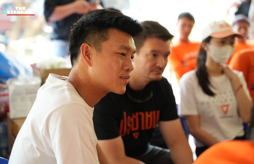 ณัฐพงษ์ เรืองปัญญาวุฒิ หัวหน้าพรรคประชาชน พร้อม ส.ส. พรรคประชาชน และทีมงาน ร่วมไว้อาลัย อาสาดับไฟป่าผู้เสียชีวิตจากปฏิบัติหน้าที่ ที่จังหวัดเชียงใหม่ 3