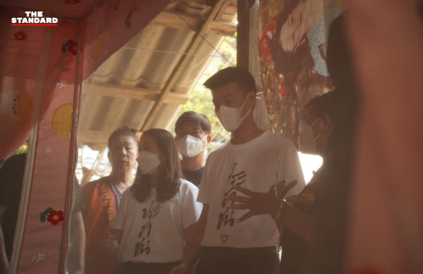 ณัฐพงษ์ เรืองปัญญาวุฒิ หัวหน้าพรรคประชาชน พร้อม ส.ส. พรรคประชาชน และทีมงาน ร่วมไว้อาลัย อาสาดับไฟป่าผู้เสียชีวิตจากปฏิบัติหน้าที่ ที่จังหวัดเชียงใหม่ 4