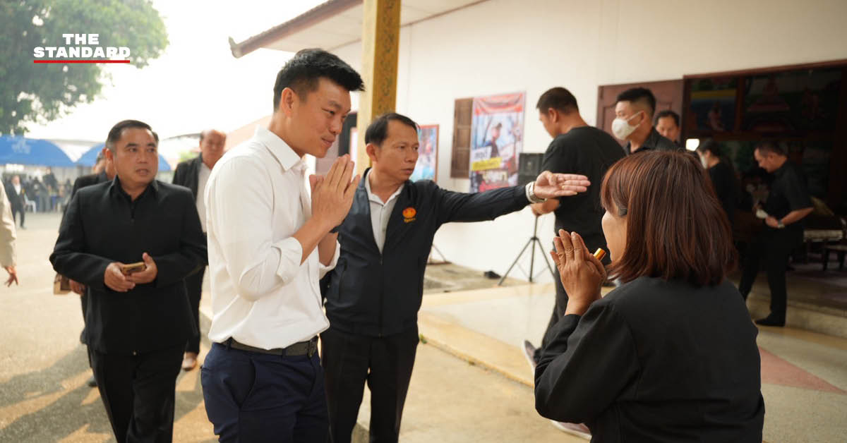 ณัฐพงษ์ เรืองปัญญาวุฒิ หัวหน้าพรรคประชาชน พร้อม ส.ส. พรรคประชาชน และทีมงาน ร่วมไว้อาลัย อาสาดับไฟป่าผู้เสียชีวิตจากปฏิบัติหน้าที่ ที่จังหวัดเชียงใหม่