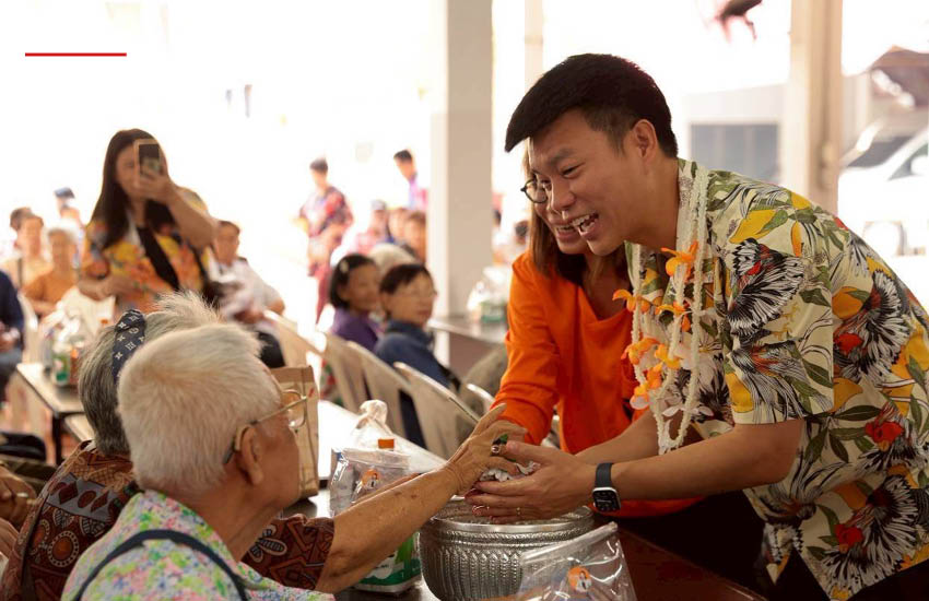ณัฐพงษ์ เรืองปัญญาวุฒิ หัวหน้าพรรคประชาชน ร่วมงานประเพณีสงกรานต์และพบปะประชาชนที่จังหวัดเชียงใหม่และลำพูน 3