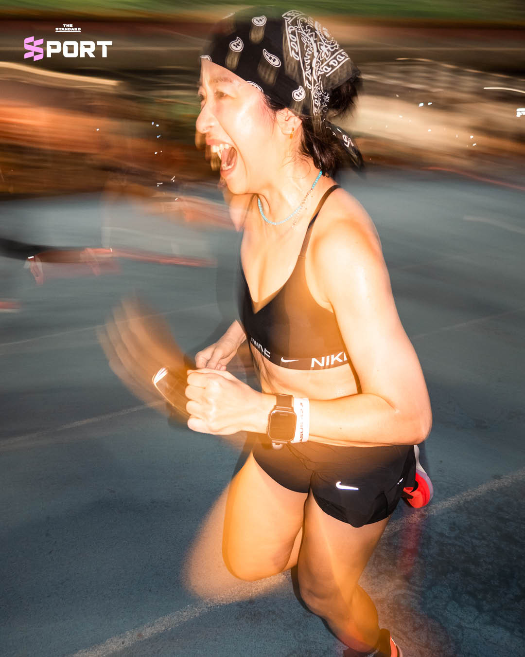 ภาพกิจกรรม FULL HORSE POWER แสดงรองเท้า Nike Pegasus 42 ในการแข่งวิ่ง 200 เมตรบนจุดออกตัวแบบม้าแข่ง 1